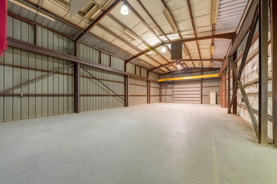 More Photos Of 9129 Irvington Blvd, Houston Warehouse For Sale