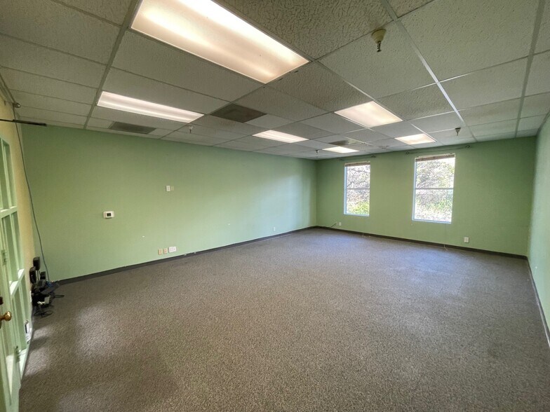 More Photos Of 6200 Center St, Clayton Unknown For Lease