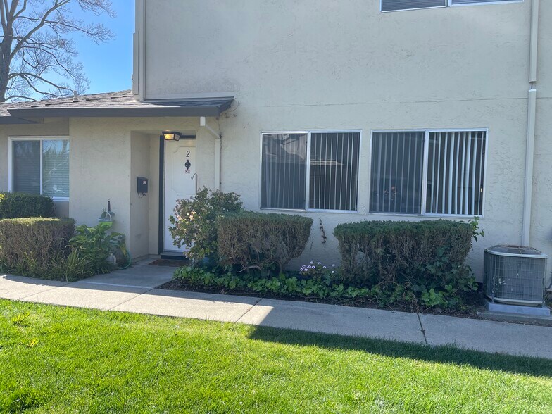 More Photos Of 1093 Del Rio Circle, Concord Apartments For Sale
