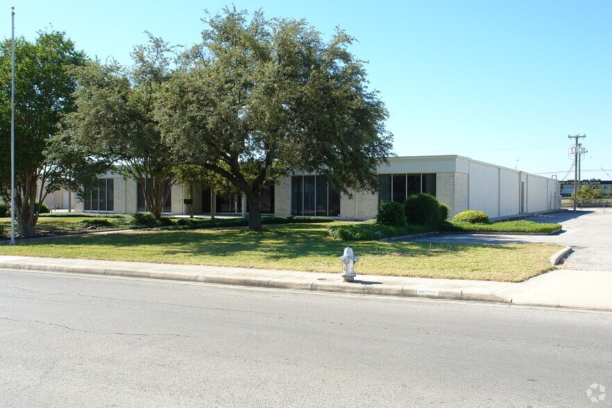 More Photos Of 10443 Gulfdale St, San Antonio Light Distribution For Lease