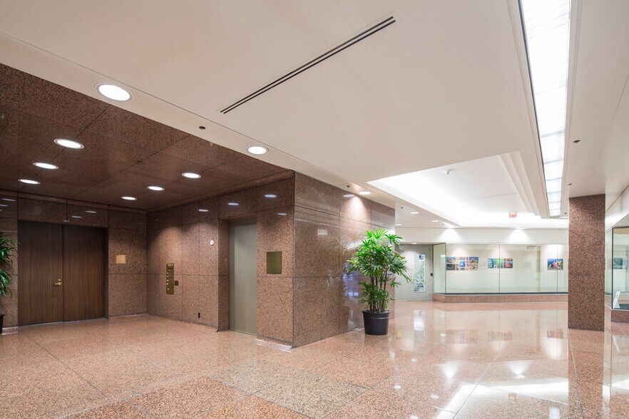 More Photos Of 15821 Ventura Blvd, Encino Office For Lease