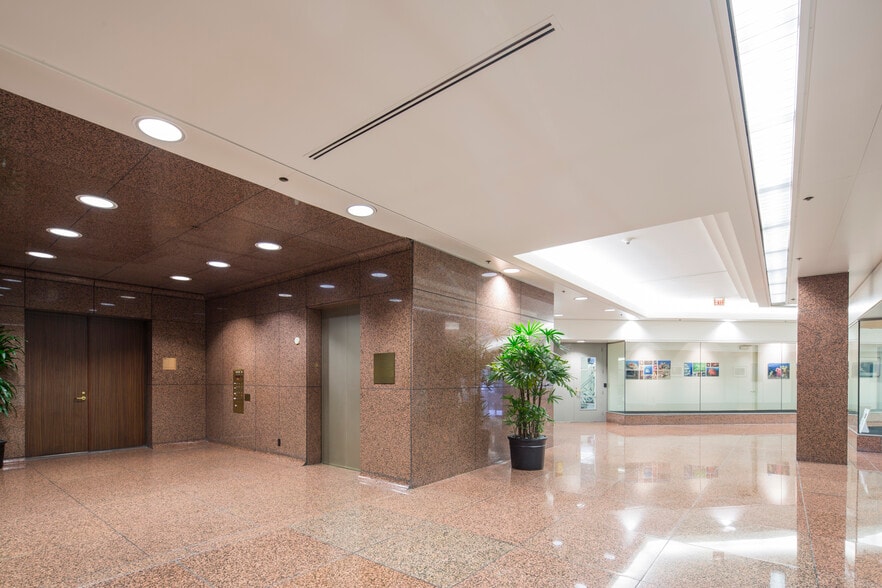 More Photos Of 15821 Ventura Blvd, Encino Office For Lease
