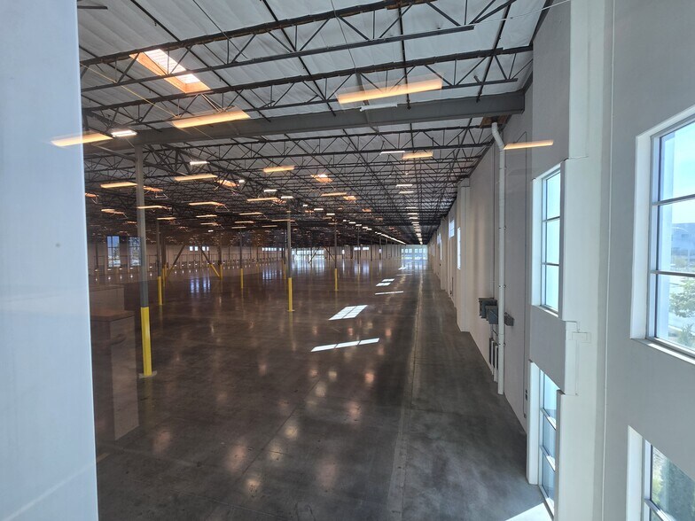 More Photos Of 23840-23842 Rider St, Perris Distribution For Lease