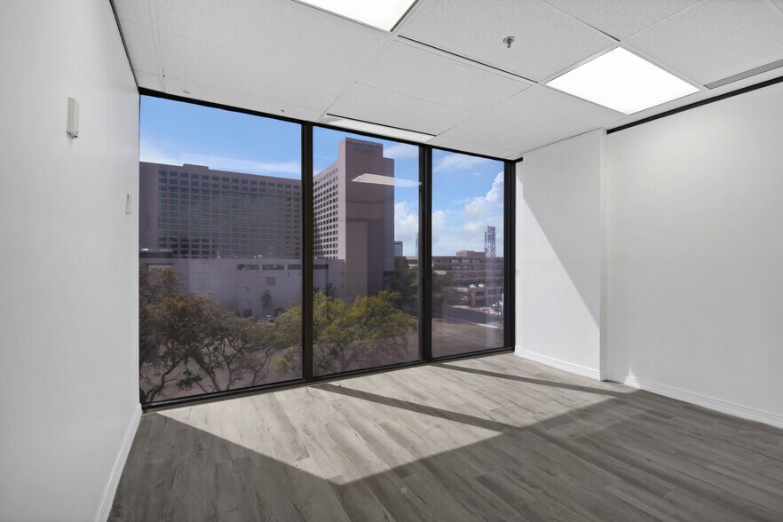 More Photos Of 233 E Bay St, Jacksonville Office For Lease
