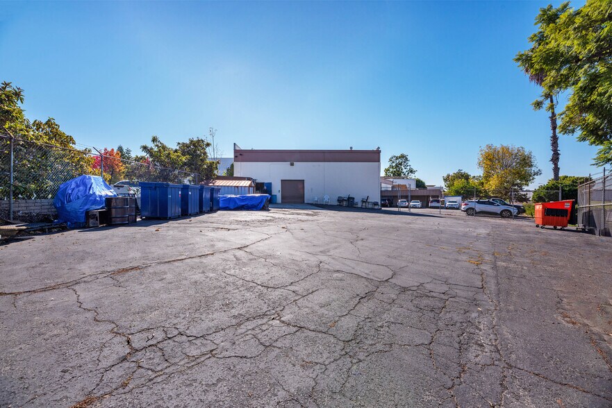 More Photos Of 17000 Keegan Ave, Carson Manufacturing For Lease