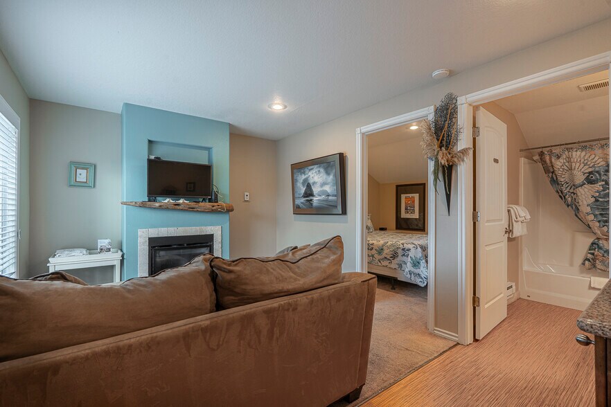 More Photos Of 25 NE Clarke St, Depoe Bay Specialty For Sale