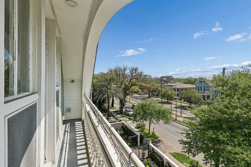 More Photos Of 2727 Saint Charles Ave, New Orleans General Retail For Sale