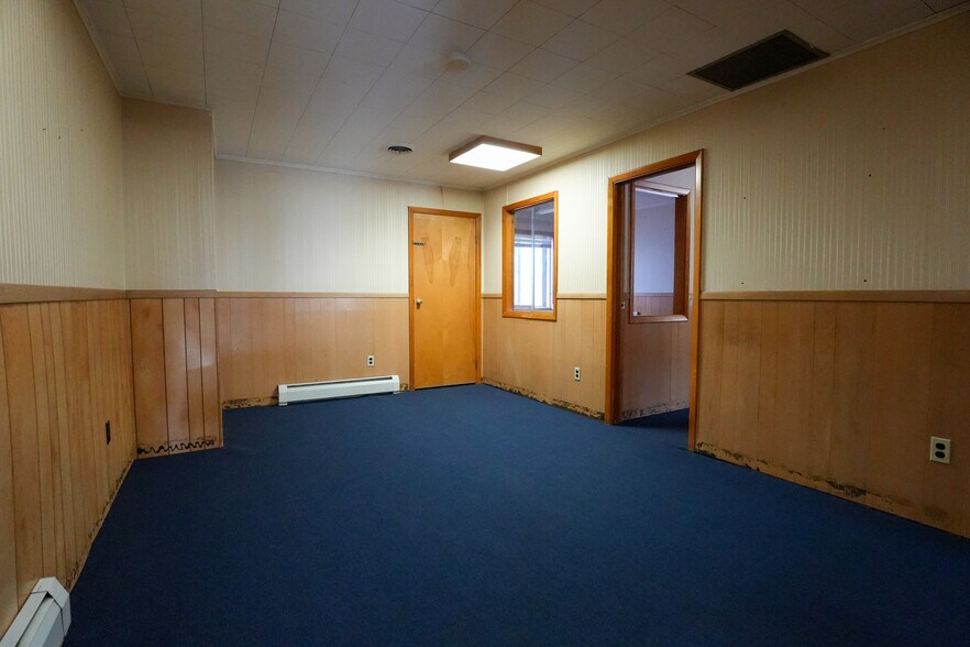 More Photos Of 277 Division St N, North Tonawanda Office For Sale