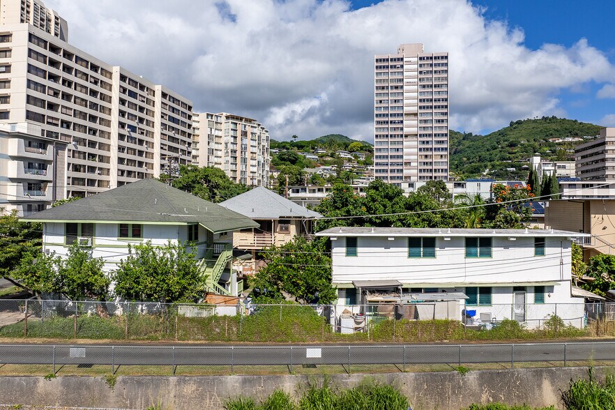 More Photos Of 1637 Kewalo St, Honolulu Apartments For Sale