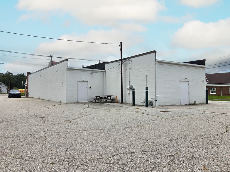 More Photos Of 9231 Chillicothe Rd, Kirtland Bank For Lease