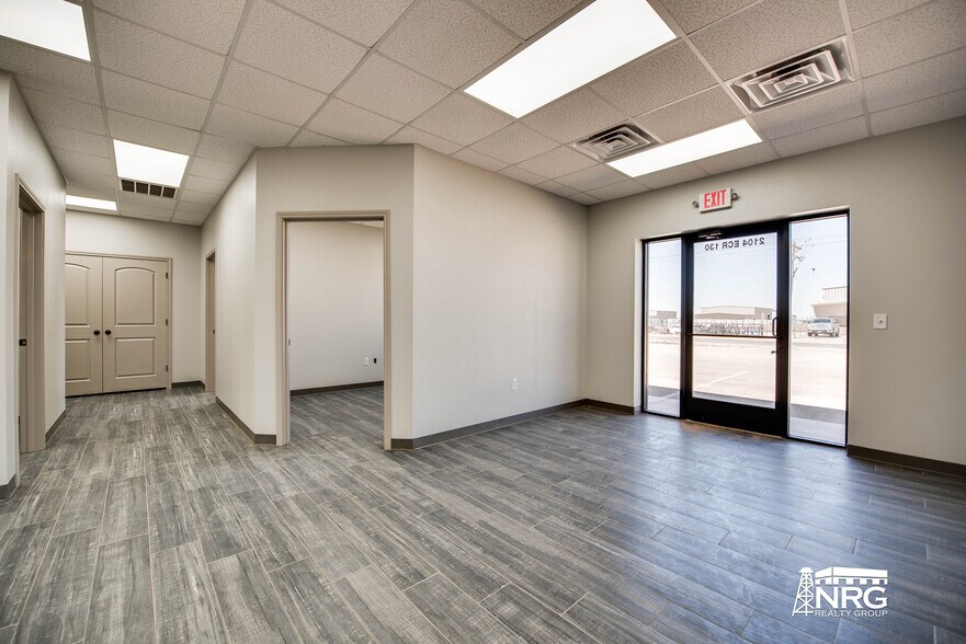 More Photos Of 2104 E County Road 130, Midland Warehouse For Lease