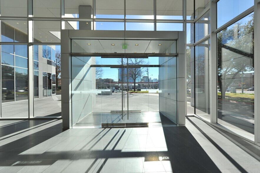 More Photos Of 3800 Maple Ave, Dallas Office For Lease