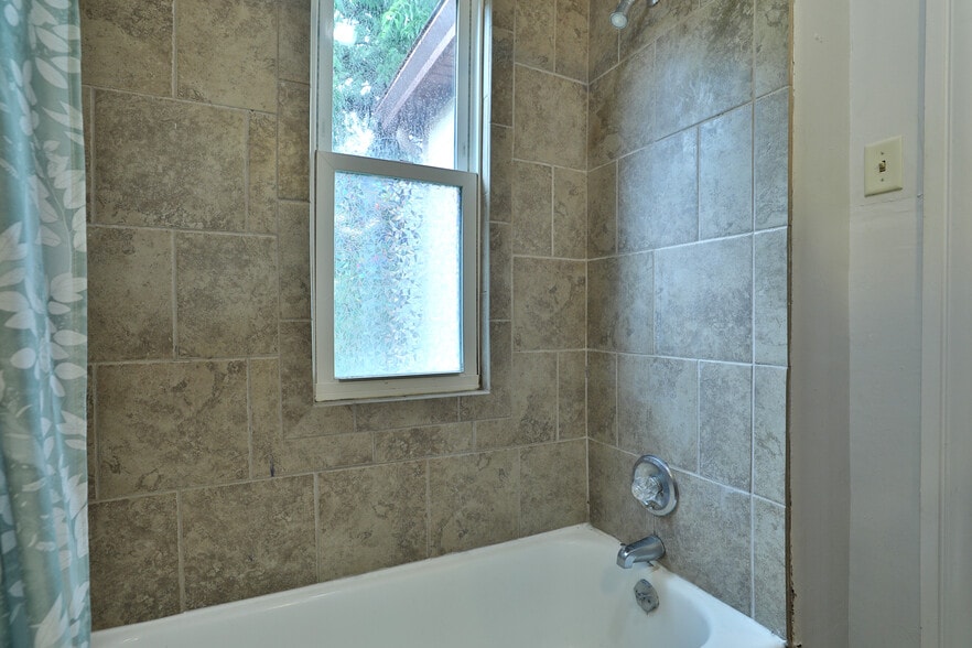 More Photos Of 51 Clark Pl, Columbus Multifamily For Sale