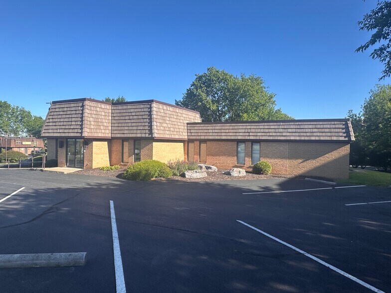 Primary Photo Of 1135 W Governor Rd, Hummelstown Office For Sale