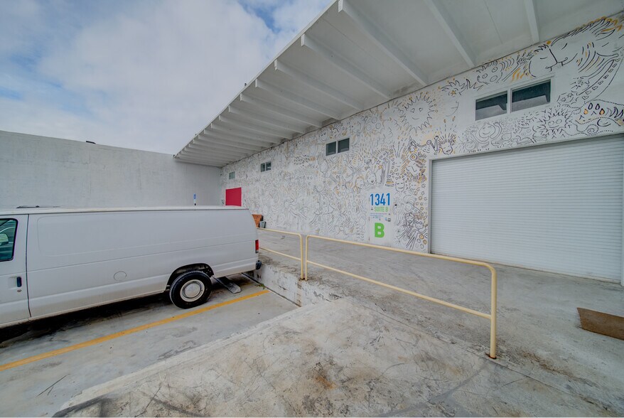 More Photos Of 1341 NW 22nd St, Miami Warehouse For Lease