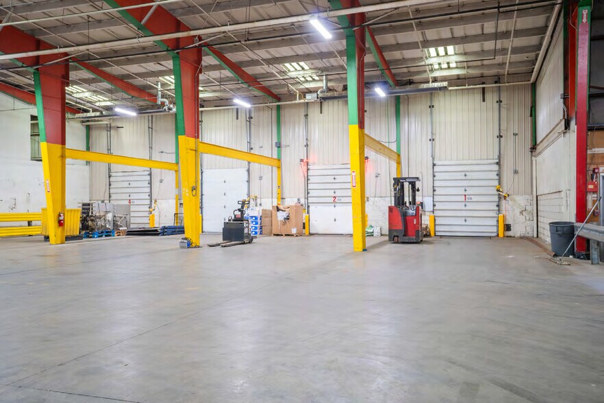 More Photos Of 99 Green St, Clinton Warehouse For Lease