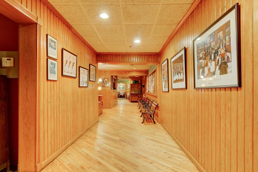 More Photos Of 1702 Park Hill Dr, Gainesville Restaurant For Sale