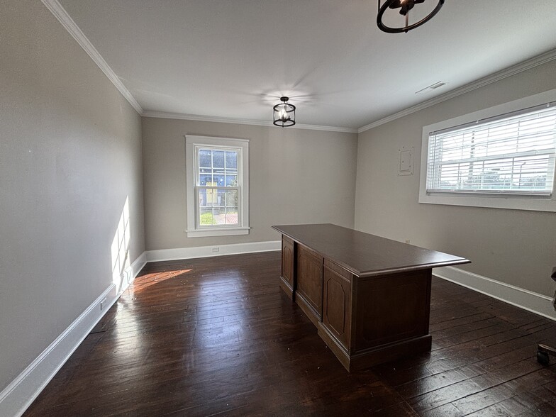 More Photos Of 407 Harvey St, Winston-Salem Office For Lease
