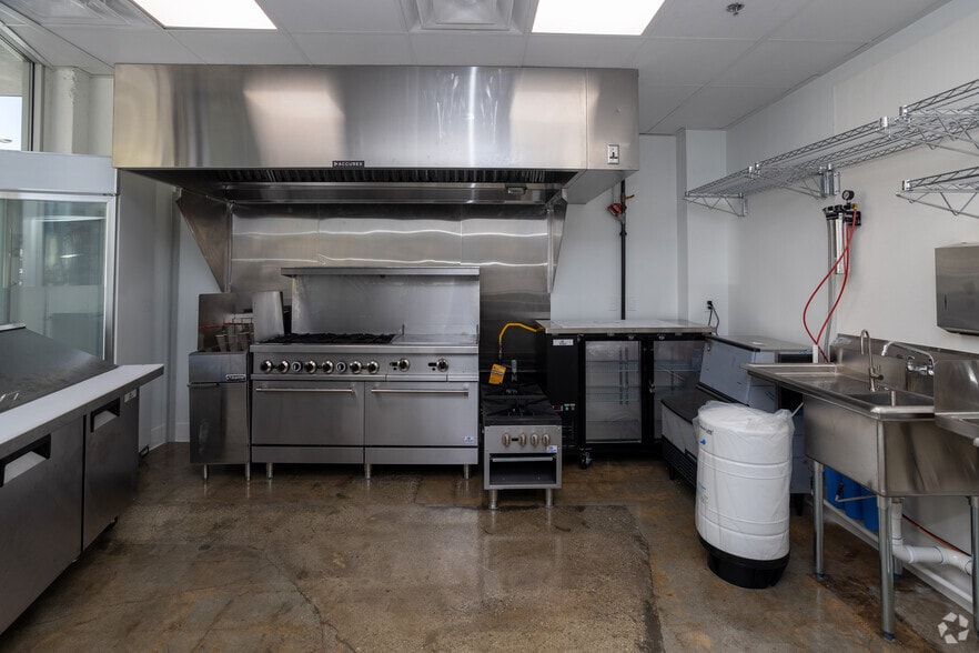 More Photos Of 1060 E Colorado Blvd, Pasadena Storefront For Lease