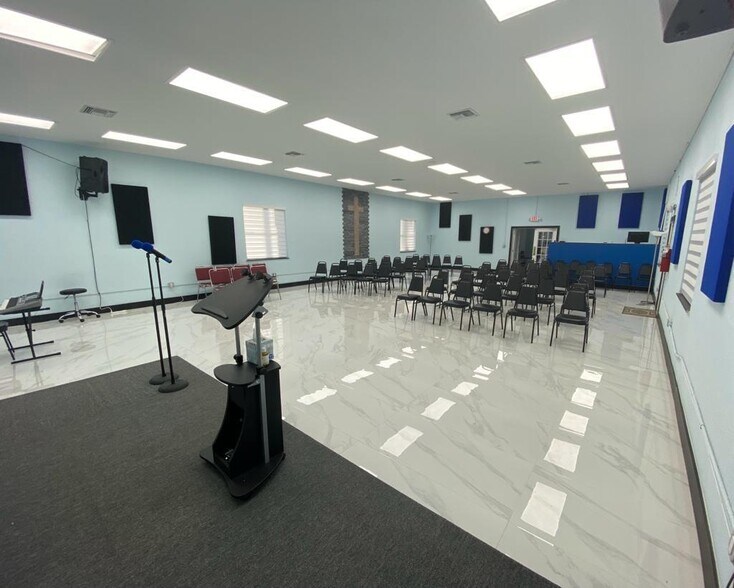 More Photos Of 17 NE 1st Rd, Homestead Storefront Retail Office For Sale