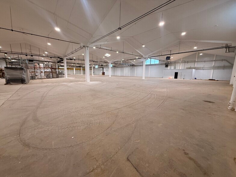 More Photos Of 1709 E Hwy 20, Lawton Warehouse For Lease