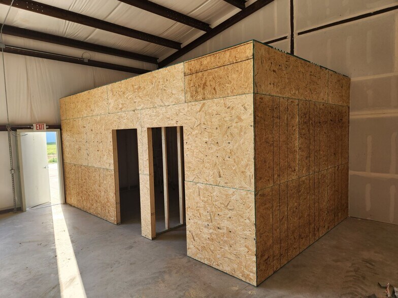 More Photos Of 14566 Industrial Park, Aubrey Warehouse For Lease