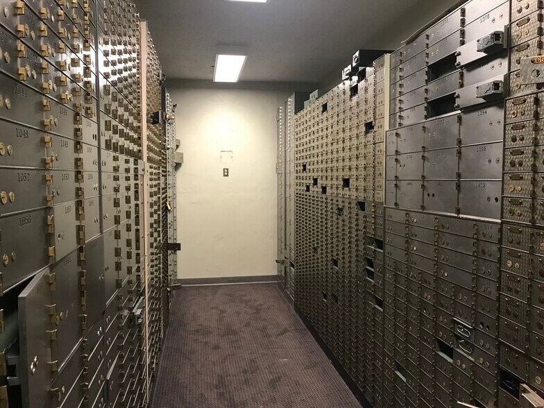 More Photos Of 770 E Mount Morris St, Mount Morris Bank For Lease