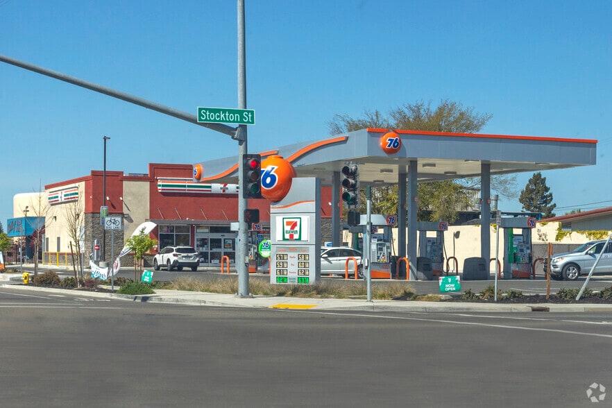 More Photos Of 141 E Harney Ln, Lodi Service Station For Sale