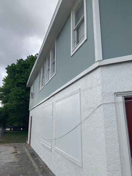 More Photos Of 2920 15th St, Bradenton Freestanding For Sale