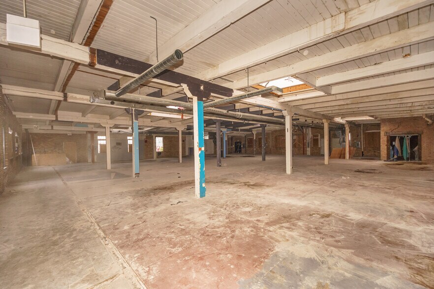 More Photos Of 1648 W Kinzie St, Chicago Loft Creative Space For Sale