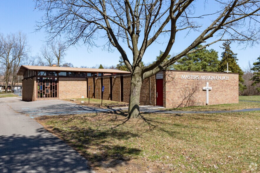 More Photos Of 4150 Pontiac Lake Rd, Waterford Religious Facility For Lease