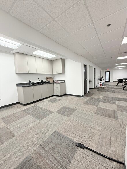 More Photos Of 5402 W Laurel St, Tampa Loft Creative Space For Sale