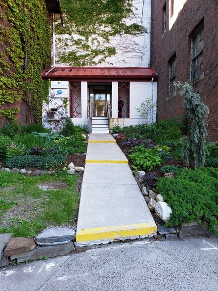 More Photos Of 140 Main St, Northampton Office For Lease