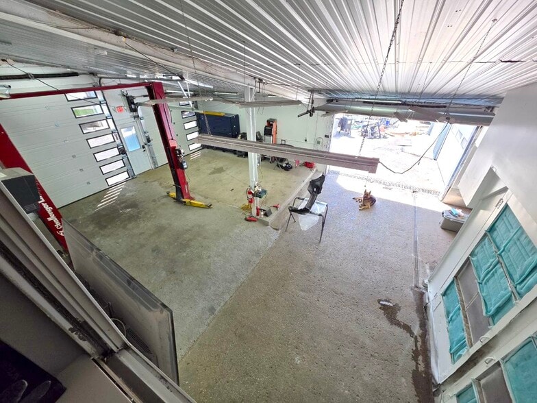 More Photos Of 7511 Leavenworth Rd, Kansas City Auto Repair For Sale