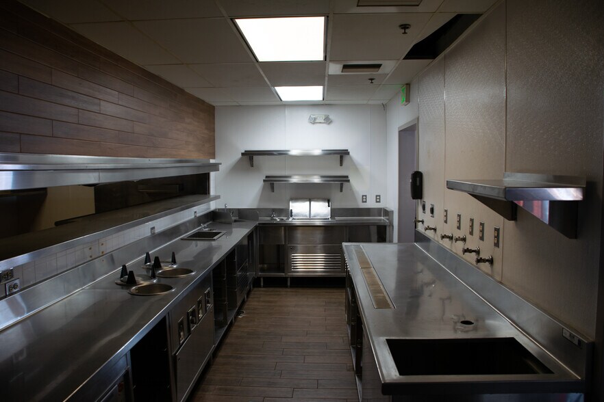 More Photos Of 12792 Riverdale Blvd NW, Coon Rapids Restaurant For Lease