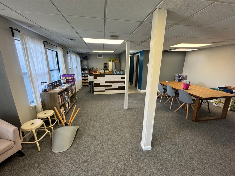 More Photos Of 1509-1511 Westport Rd, Kansas City Freestanding For Sale