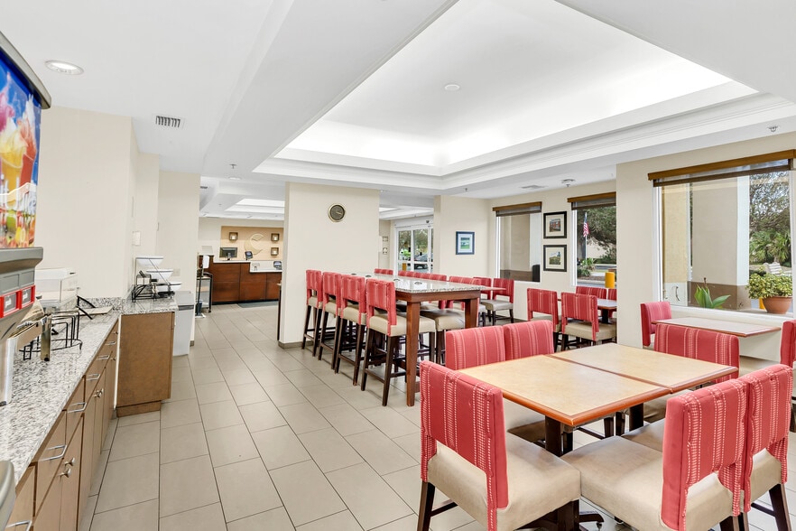 More Photos Of 400 E International Speedway Blvd, Deland Hotel For Sale