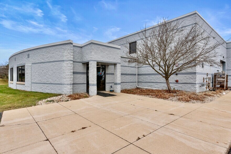 Primary Photo Of W223N609 Saratoga Dr, Waukesha Light Distribution For Sale