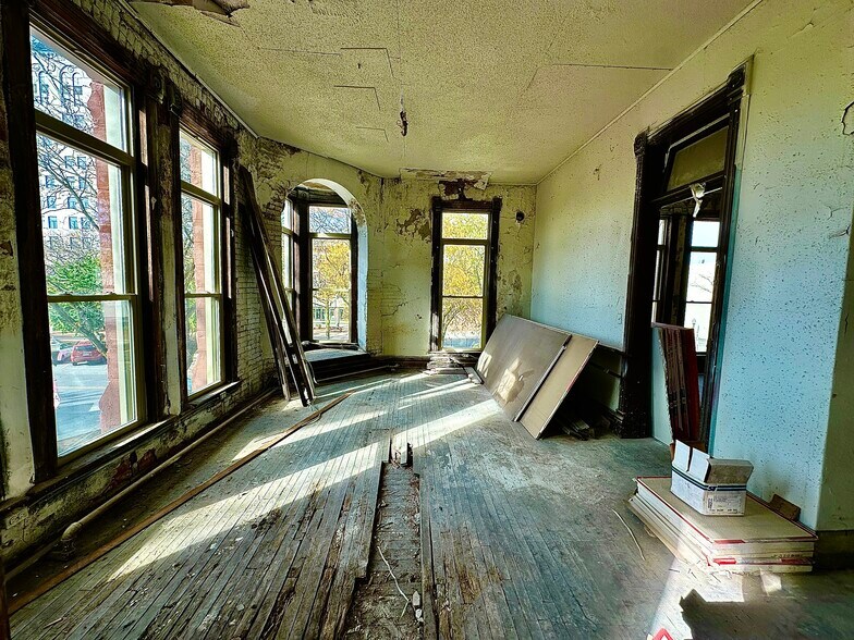 More Photos Of 124 N Main St, Lima Specialty For Sale