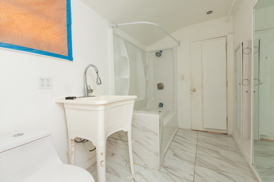 More Photos Of 757 Pier Ave, Santa Monica Office For Sale