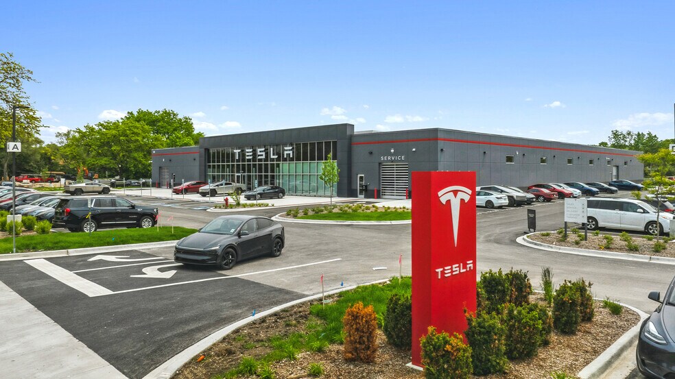 Primary Photo Of 915 W Dundee Rd, Buffalo Grove Auto Dealership For Sale