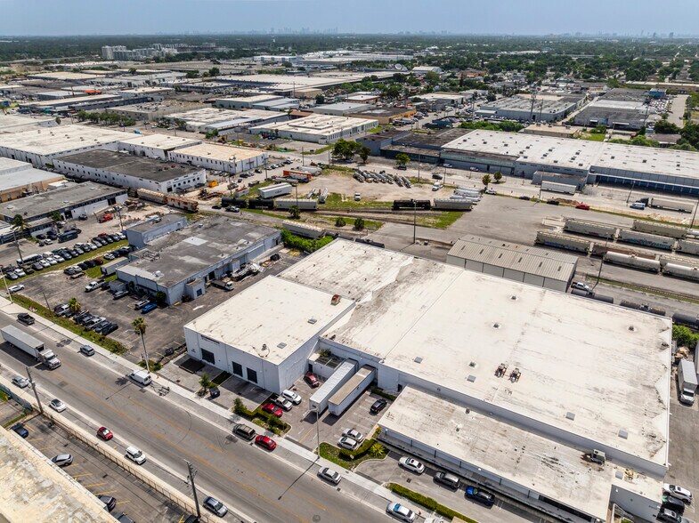 More Photos Of 6501 NW 37th Ave, Miami Warehouse For Lease