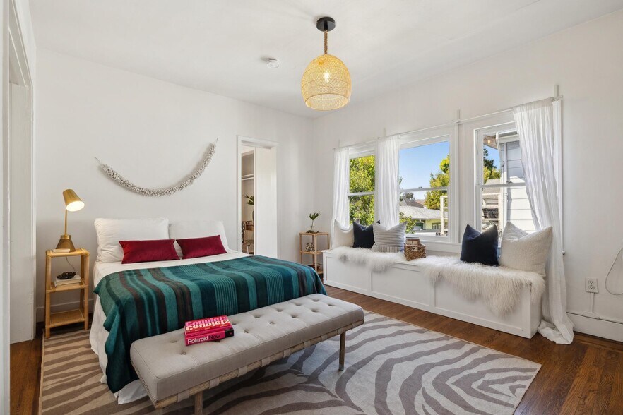 More Photos Of 449 37th St, Oakland Apartments For Sale