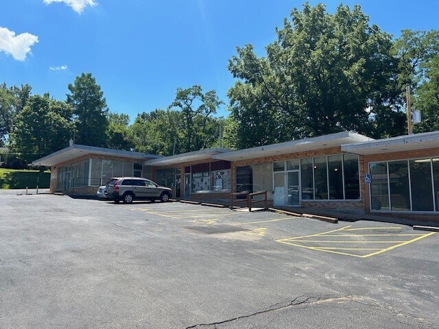 More Photos Of 410-490 Rue St, Florissant General Retail For Lease
