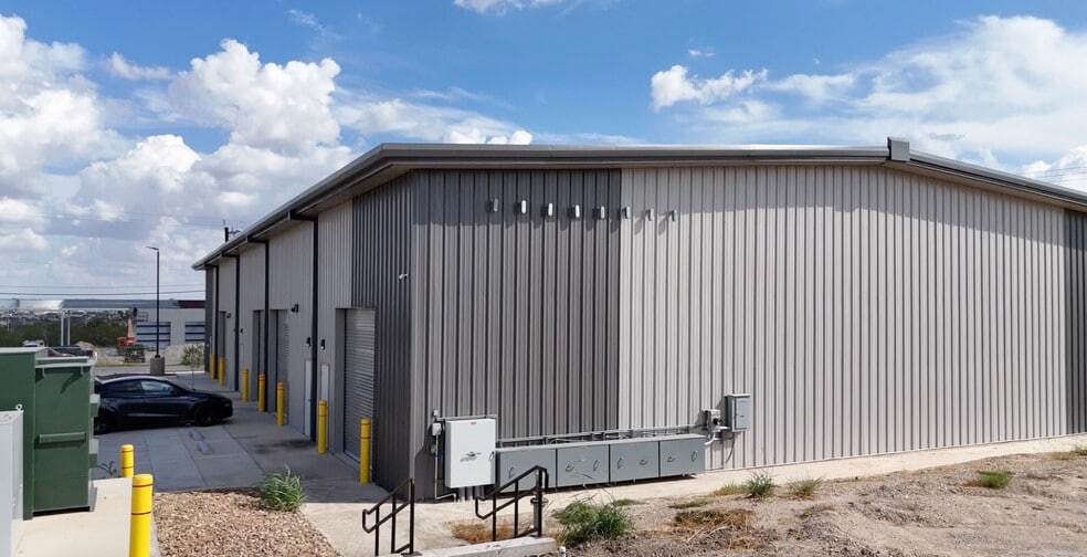More Photos Of 5865 Houston St, San Antonio Distribution For Lease