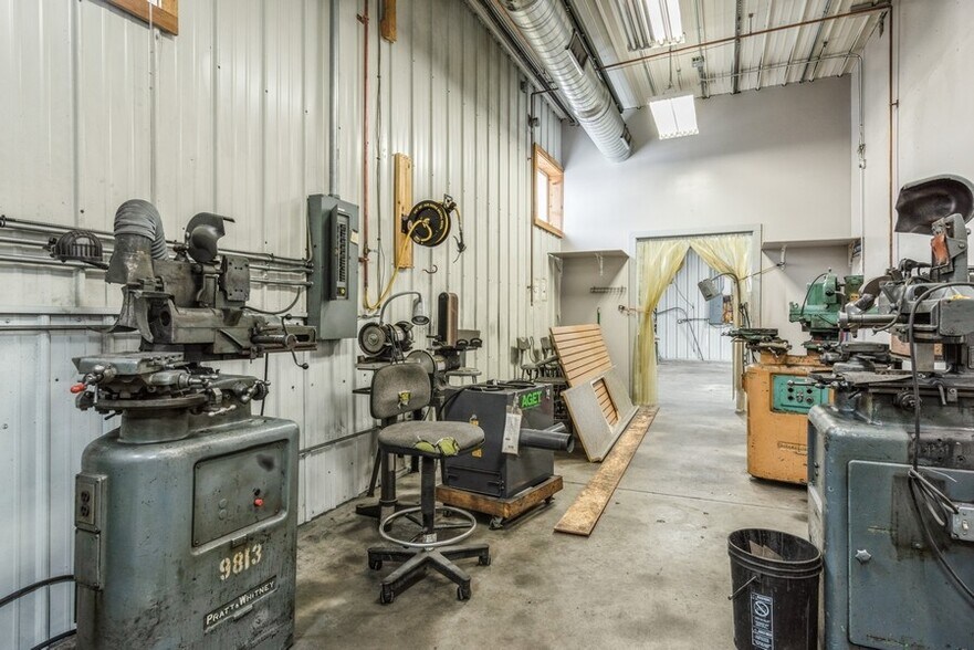 More Photos Of 114 Thomas Cir, Monticello Warehouse For Lease