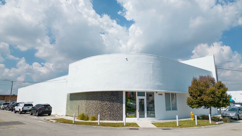 Primary Photo Of 6454 NE 4th Ave, Miami Light Manufacturing For Lease