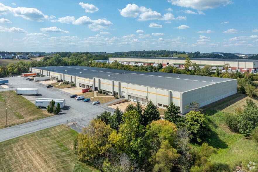 More Photos Of 495 E Locust Ln, York Warehouse For Lease
