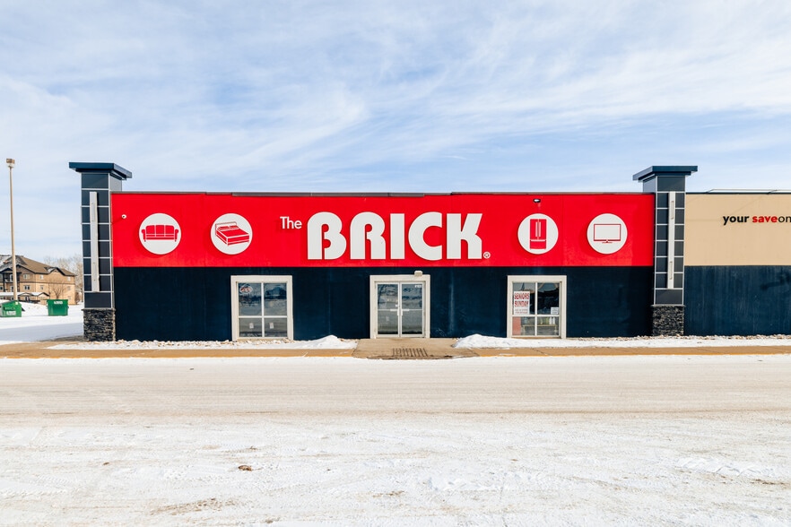 More Photos Of 3725 56 St, Wetaskiwin General Retail For Lease