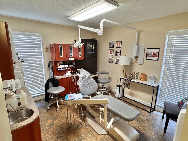 More Photos Of 471 S Main St, Cleveland Medical For Lease